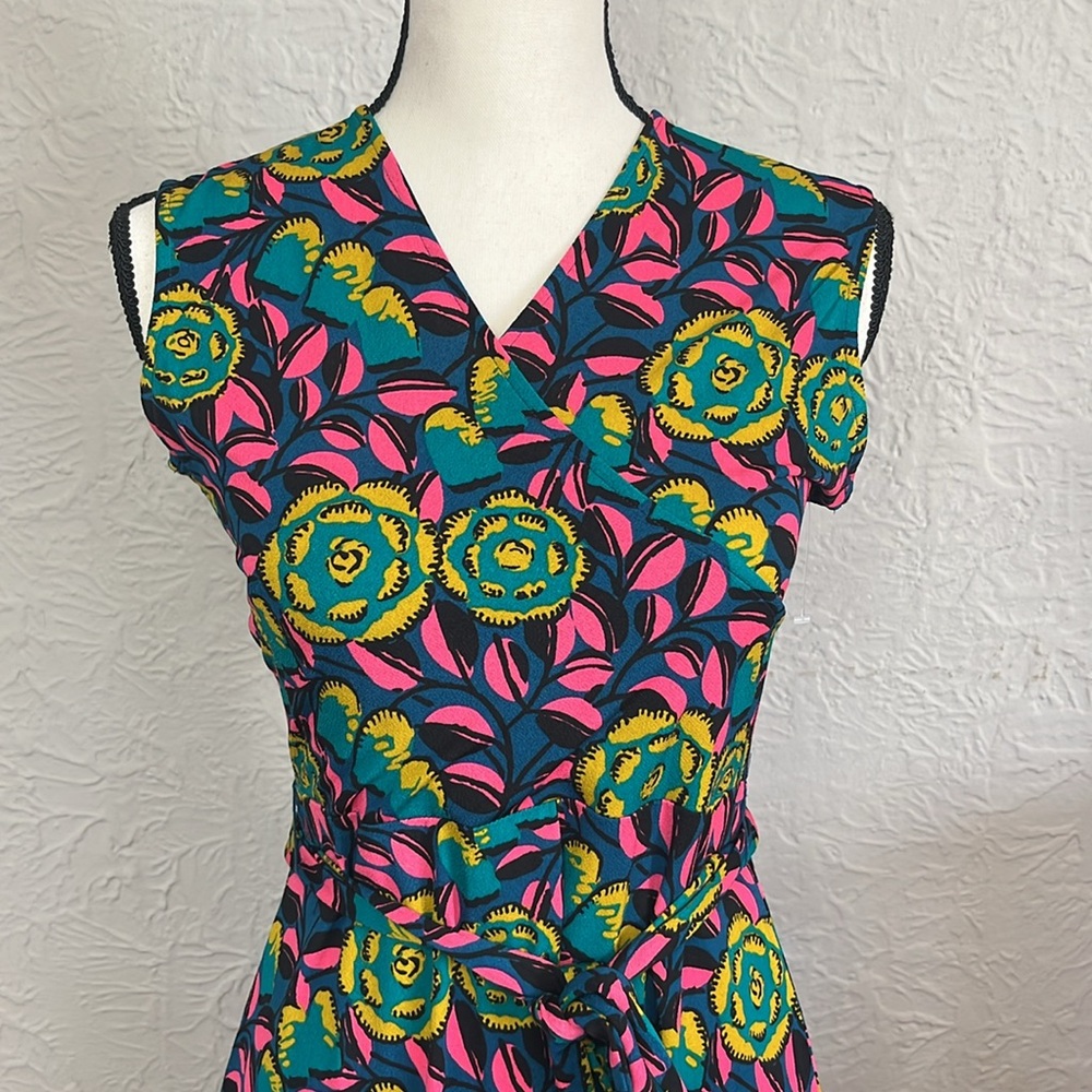 Leota The Perfect Wrap Midi Dress in Marche Fleur - Picture 6 of 13
